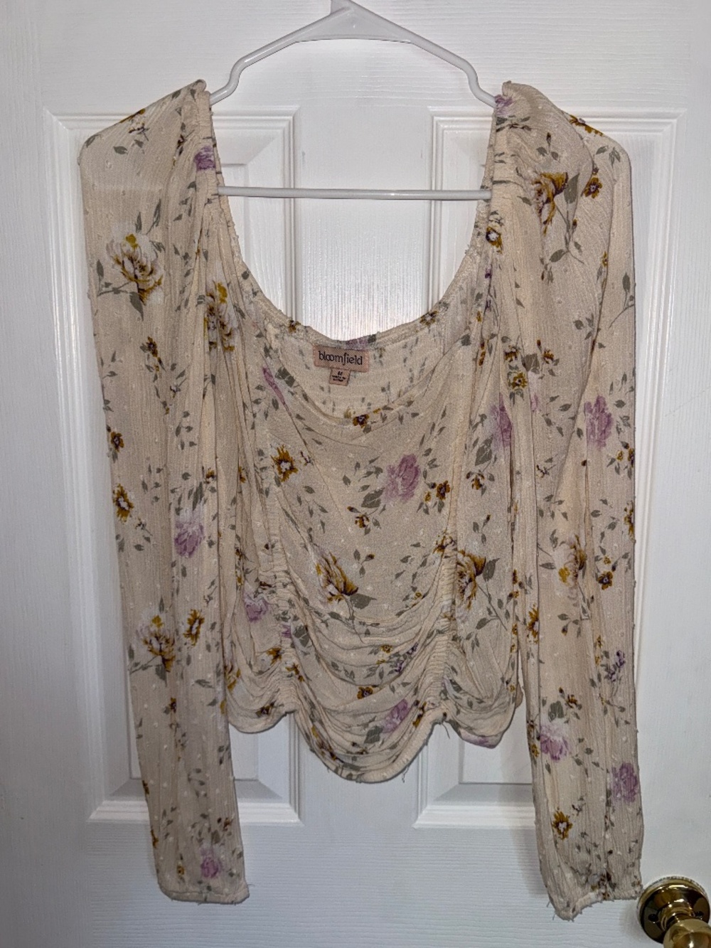 Cream & white floral long sleeve blouse with ruched detail Size medium top shirt